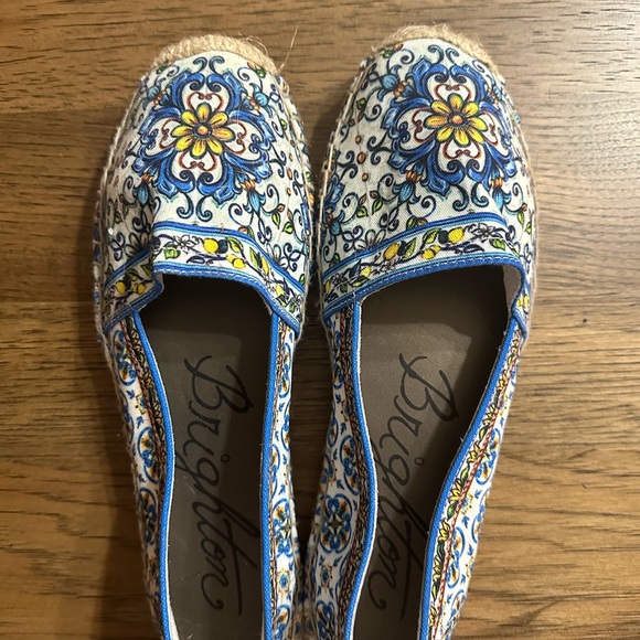 NWOT beautiful Brighton spring/summer slip-ons size 8 - Picture 4 of 5